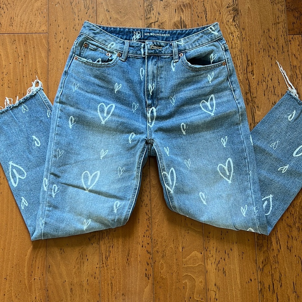 NoBo No Boundaries High Rise Slim Straight Heart Print Raw Hem Mom Jeans Size 7